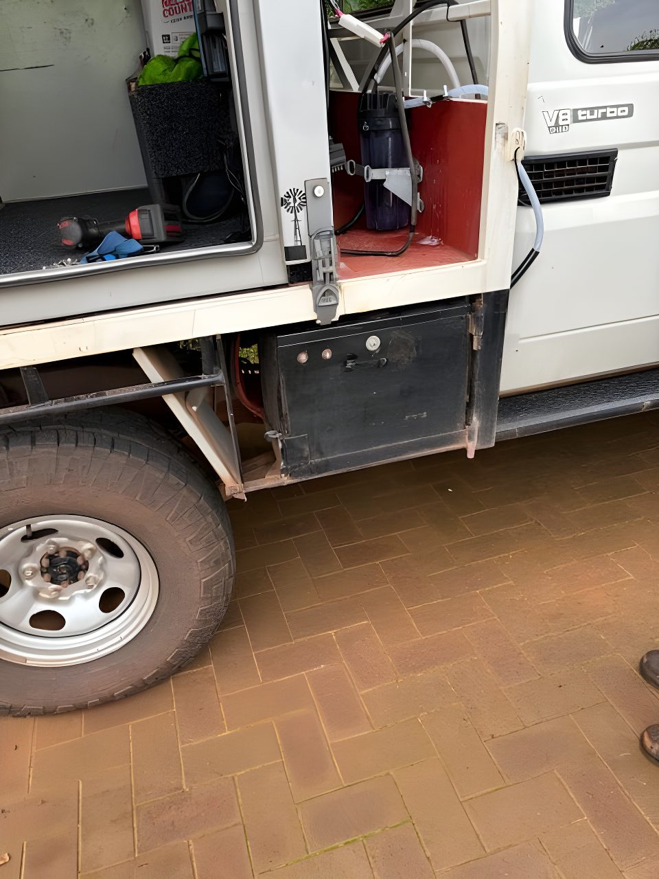 Gen 15 system mounted under campervan tray using a Hydrogenfuelsystems Australia kit